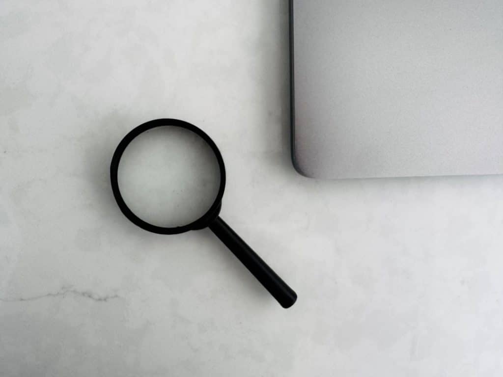 Long-tail keywords search magnifying glass