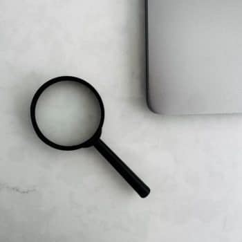 Long-tail keywords search magnifying glass