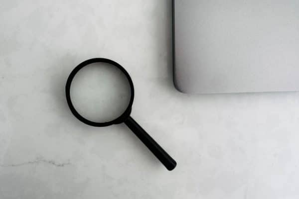 Long-tail keywords search magnifying glass